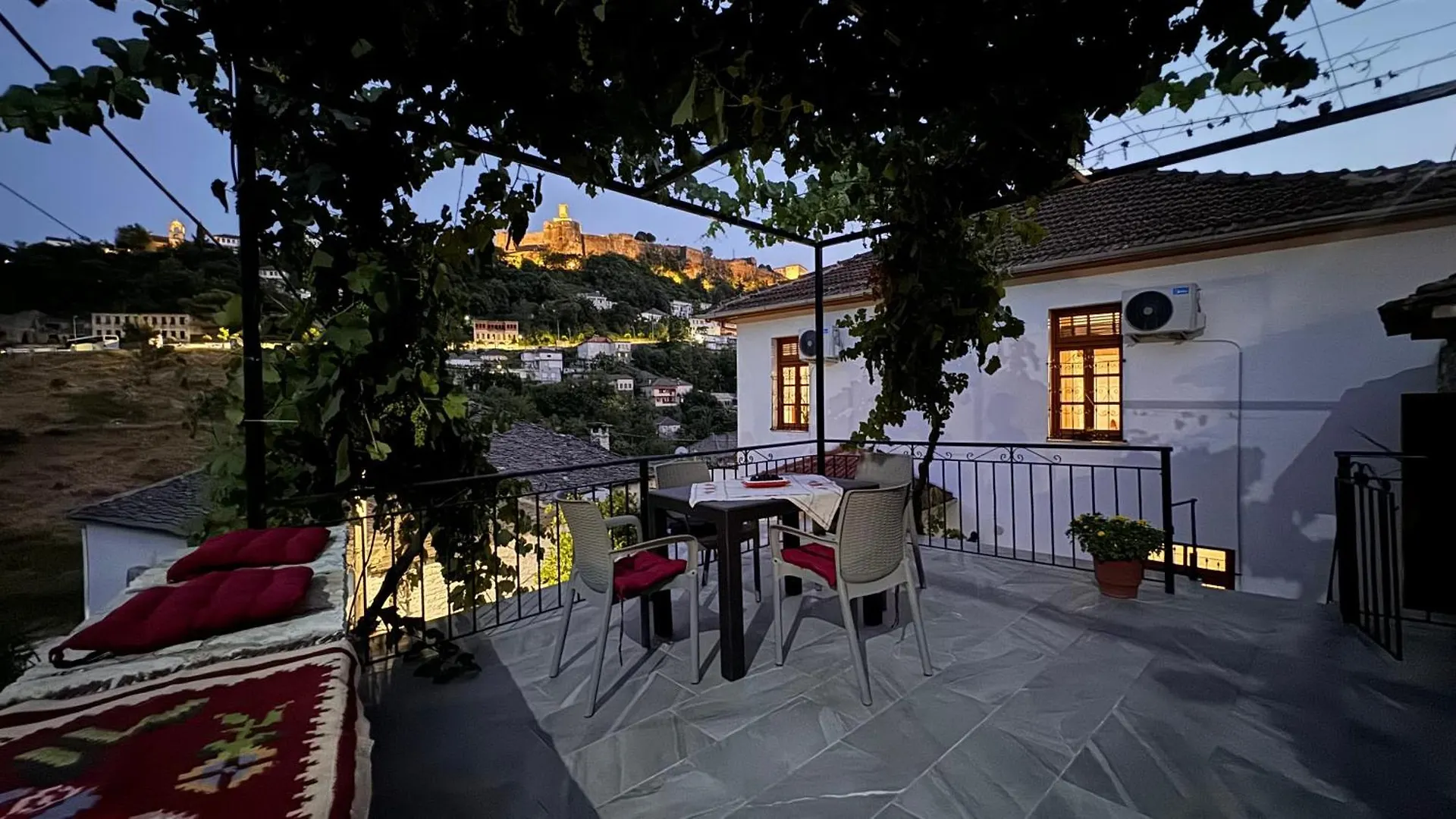 Feriehus Mezini Guest House Gjirokastër Albanien