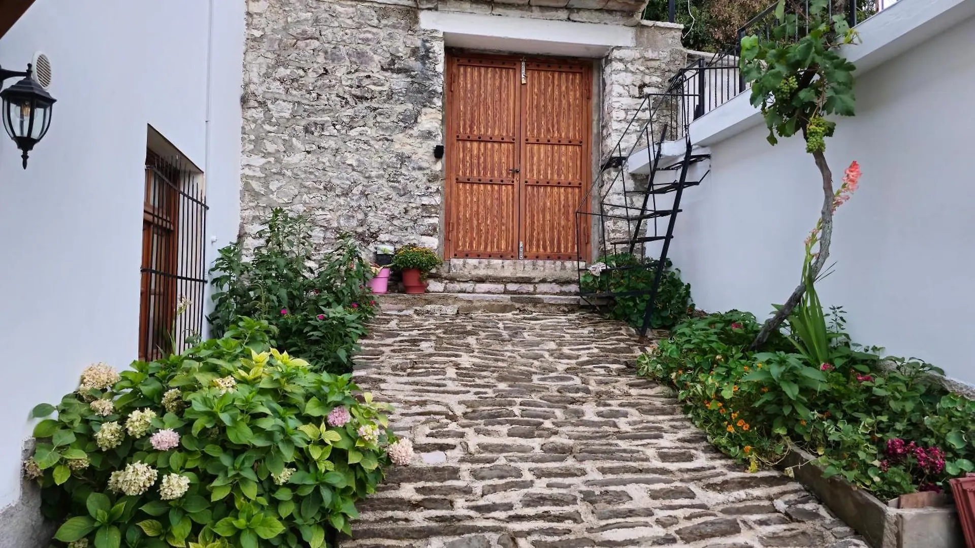 Feriehus Mezini Guest House Gjirokastër