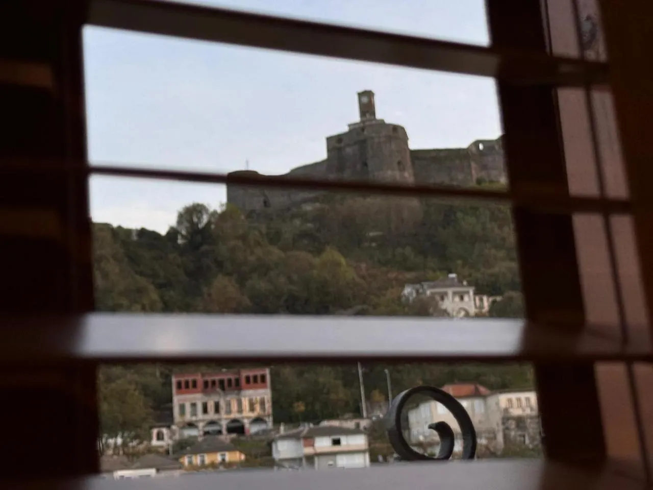 Mezini Guest House Gjirokastër Feriehus