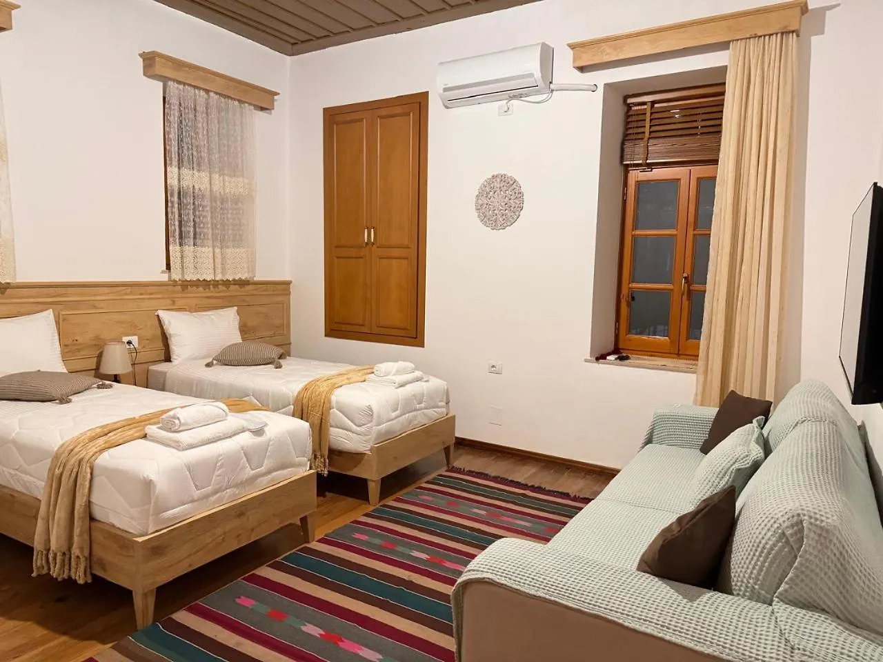 Mezini Guest House Gjirokastër